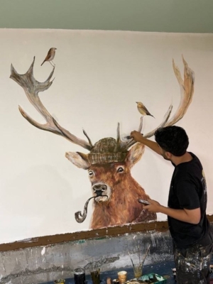 نقاشی گوزن برای رستوران در پردیس🦌🧡